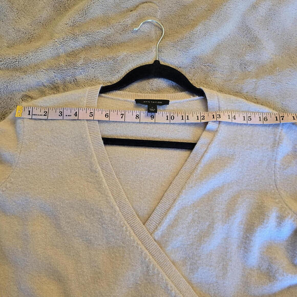 Ann Taylor Women's Beige Wool Blend Pullover V Neck Stretch Sweater Large - Picture 5 of 8
